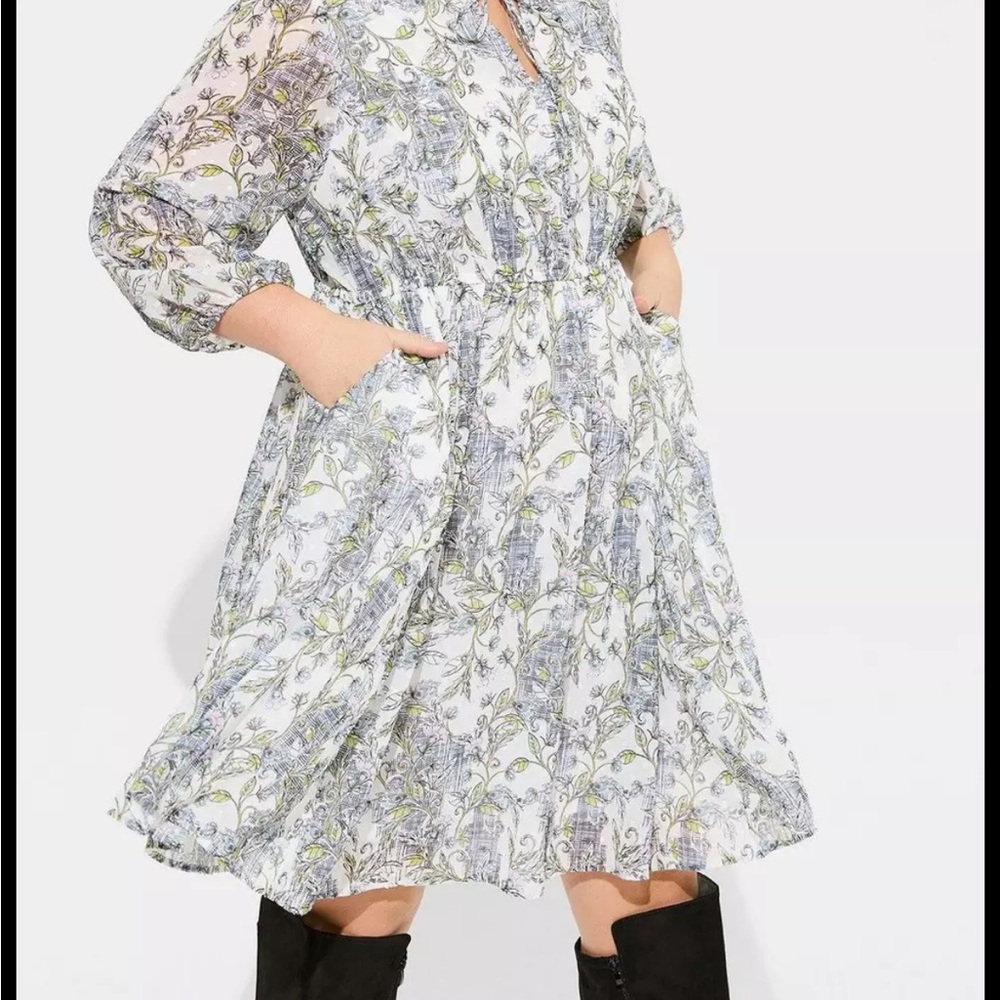Torrid 00 Mini Clip Dot Front Keyhole Dress